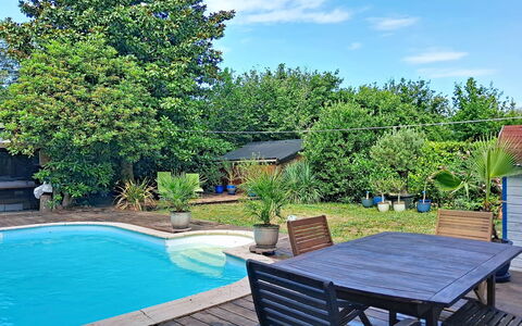 Mayne: Blu, Piscina, Mobili Da Esterno, Mobilia, Shade, Giardino, Ricorrere, Sedia, Eco Hotel, Backyard