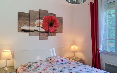 Mayne: Mobilia, Interior Design, Parete, Letto, Camera Da Letto, Camera, Biancheria, Tessile, Lenzuolo, Pavimento