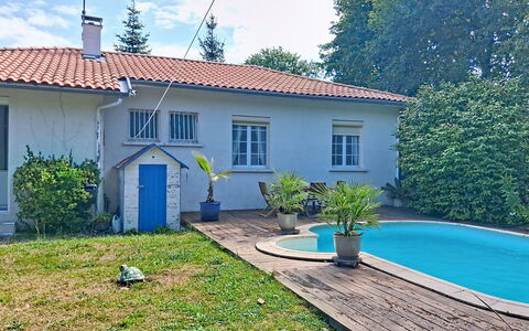 Mayne: Costruzione, Finestra, Casa, Casa, Zona Residenziale, Tetto, Villetta, Estate, Giardino, Backyard