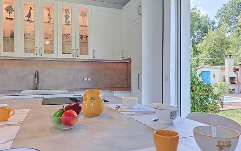 Mayne: Mobilia, Interior Design, Cucina, Controsoffitto, Legna, Pavimentazione, Camera, Elettrodomestico Da Cucina, Casa, Pavimento