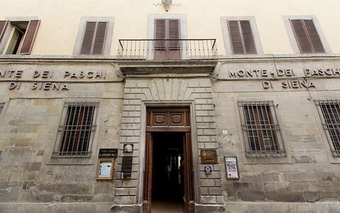 Appartamento Reale: Finestra, Costruzione, Porta, Facciata, Simmetria, Punto Di Riferimento, Città, Zona Urbana, Font, Storia