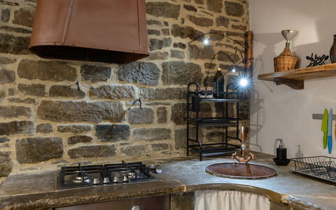 La Piccina: Marrone, Proprietà, Legna, Illuminazione, Interior Design, Cornice, Architettura, Pavimento, Pavimentazione, Brick