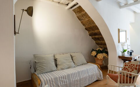 La Piccina: Proprietà, Mobilia, Comfort, Legna, Pianta Della Casa, Interior Design, Cornice, Architettura, Telaio Del Letto, Pavimento