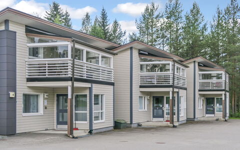 Vuokatinranta Suite 4 C: Mobilia, Interior Design, Pavimentazione, Pavimento, Tavolo, Soffitto, Cucina & Sala Da Pranzo Tavolo, Illuminazione, Sedia, Casa