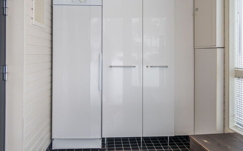 Vuokatinranta Suite 4 C: Mobilia, Interior Design, Pavimentazione, Pavimento, Tavolo, Soffitto, Cucina & Sala Da Pranzo Tavolo, Illuminazione, Sedia, Casa