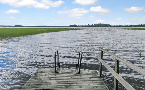 Vuokatinranta Suite 4 B: Mobilia, Interior Design, Pavimentazione, Pavimento, Tavolo, Soffitto, Cucina & Sala Da Pranzo Tavolo, Illuminazione, Sedia, Casa