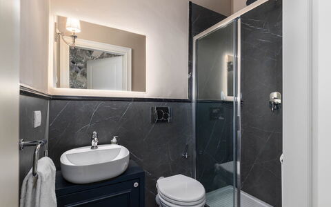 Torretta Penthouse Luxury Apartment In Florence By: Bagno, Idraulico Fixture, Lavandino Del Bagno, Lavello, Interior Design, Pavimentazione, Pavimento, Rubinetto, Gabinetto, Specchio