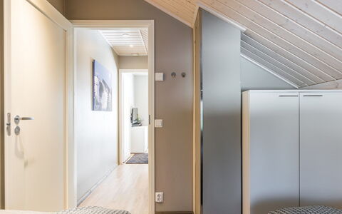 Golfarinkunnas 7B: Mobilia, Interior Design, Pavimentazione, Pavimento, Tavolo, Soffitto, Cucina & Sala Da Pranzo Tavolo, Illuminazione, Sedia, Casa