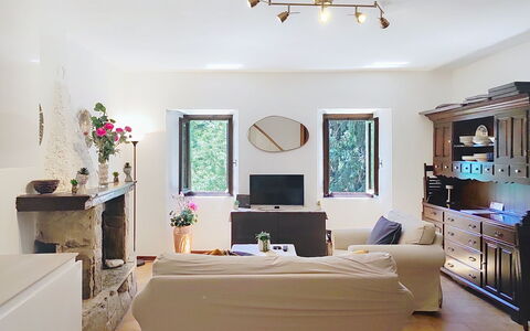 Casa sul Torrente: Mobilia, Interior Design, Parete, Pavimentazione, Lampada, Camera, Soffitto, Legna, Pavimento, Soggiorno