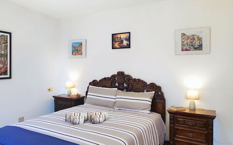 Casa sul Torrente: Mobilia, Letto, Bedding, Interior Design, Camera Da Letto, Lenzuolo, Parete, Camera, Biancheria, Legna