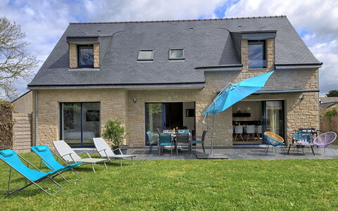 Villa Ker Anna: Nube, Cielo, Pianta, Finestra, Mobilia, Costruzione, Lotto, Shade, Erba, Casa