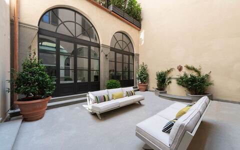 Duomo Penthouse Luxury Apartment In Florence By Pa: Pianta, Proprietà, Costruzione, Interior Design, Illuminazione, Architettura, Vaso Di Fiori, Comfort, Pianta Della Casa, Zona Residenziale
