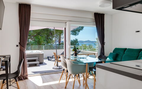 Zadar Bibinje 221: Mobilia, Proprietà, Sedia, Azzurro, Pianta, Tavolo, Acqua, Architettura, Pavimento, Divano
