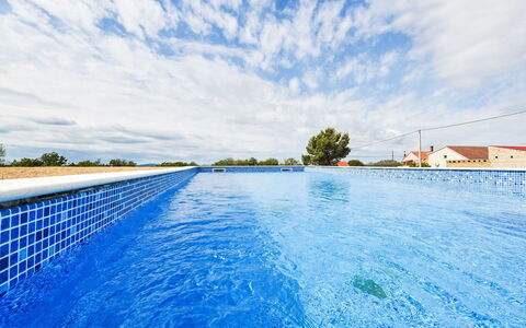 Vulelija Holiday Home: Nube, Acqua, Cielo, Risorse Idriche, Blu, Piscina, Paesaggio Naturale, Casa, Albero, Aqua