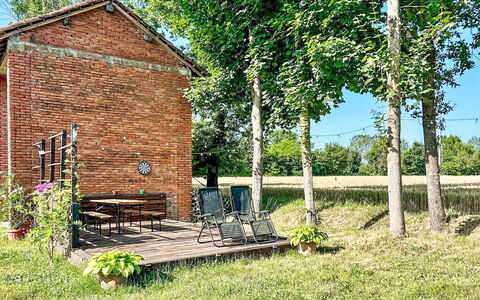 Rustico Pio Filippo: Brick, Giardino, Prato, Villetta, Backyard, Muratura, Agriturismo, Cortile, Shade, Edifici Giardino