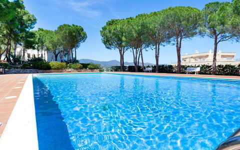 Llançà 666: Acqua, Cielo, Pianta, Giorno, Piscina, Azzurro, Natura, Blu, Nube, Albero