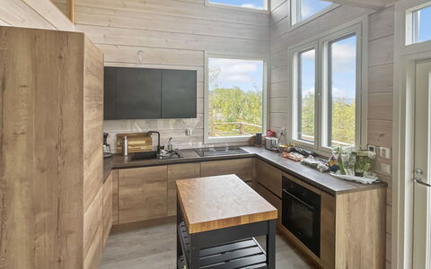 Saana Aurora: Cucina, Mobilia, Controsoffitto, Pavimentazione, Interior Design, Legna, Pavimento, Cabinetry, Elettrodomestico Da Cucina, Pavimento In Legno