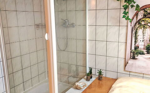 Casa Bella Terra: Pianta, Finestra, Interior Design, Legna, Costruzione, Idraulico Fixture, Rettangolo, Pianta Della Casa, Pavimentazione, Bagno