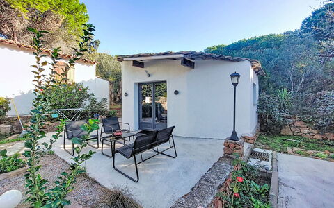 Porto Vecchio 157: Giardino, Landscaping, Backyard, Mobili Da Esterno, Pianta Della Casa, Eco Hotel