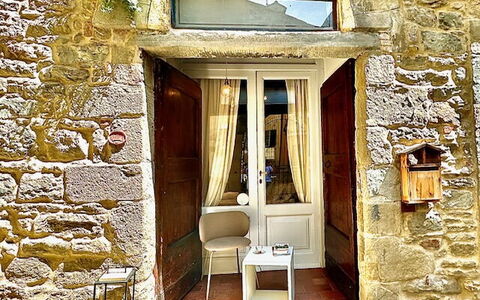 Vicolo Della Scala Rooms: Finestra, Costruzione, Porta, Legna, Brick, Pianta, Sedia, Casa, Tenda, Facciata