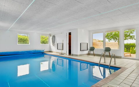 Neele - 800M from the Sea: Mobilia, Interior Design, Pavimentazione, Pavimento, Soffitto, Camera, Sedia, Tavolo, Appartamento, Cucina & Sala Da Pranzo Tavolo