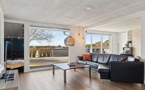 Neele - 800M from the Sea: Mobilia, Interior Design, Pavimentazione, Pavimento, Soffitto, Camera, Sedia, Tavolo, Appartamento, Cucina & Sala Da Pranzo Tavolo