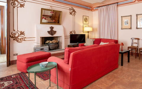 Ornella: Mobilia, Interior Design, Parete, Pavimentazione, Divano, Legna, Camera, Pavimento, Soggiorno, Tavolo