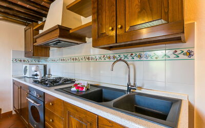 Monache 2 975.2: Cabinetry, Lavello, Lavandino Della Cucina, Rubinetto, Proprietà, Controsoffitto, Costruzione, Legna, Cucina, Interior Design