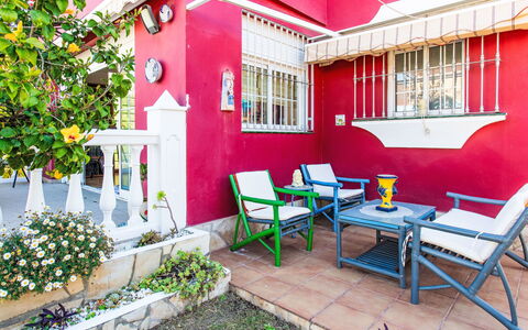 Villa Almudena: Pianta, Mobilia, Proprietà, Interior Design, Pianta Della Casa, Tavolo, Finestra, Vaso Di Fiori, Parete, Immobiliare