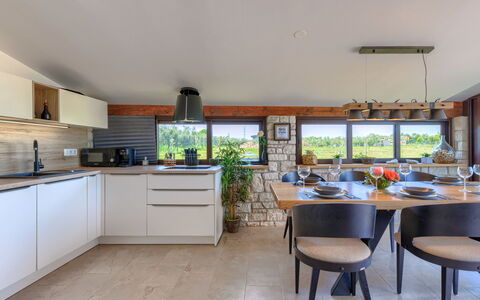 Claudia: Cabinetry, Mobilia, Controsoffitto, Costruzione, Pianta, Cucina, Tavolo, Pianta Della Casa, Cucina Stufa, Legna