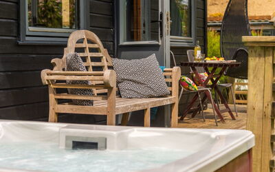 Lodge 4 Hot Tub