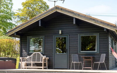 Lodge 5 - Hot Tub Lodge