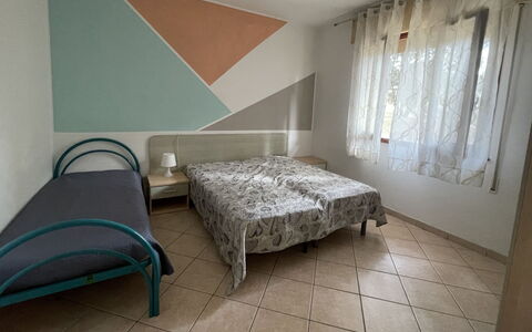 Rosolina Mare 630: Tavolo, Mobilia, Proprietà, Pianta, Blu, Sedia, Tavola, Shade, Interior Design, Mobili Da Esterno