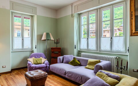 Regina 29: Divano, Proprietà, Finestra, Mobilia, Tavolo, Interior Design, Legna, Soggiorno, Comfort
