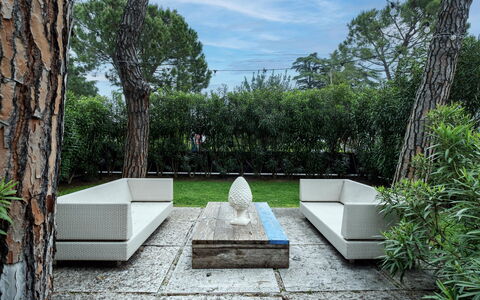 Dal Molin Apartment, Garda Lake, Ac, Fitness, Jacu: Pianta, Cielo, Proprietà, Nube, Albero, Erba, Costruzione, Parete, Arbusto, Paesaggio