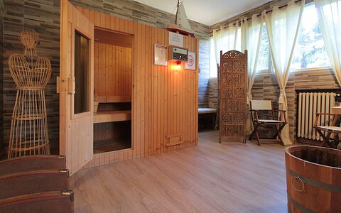 Dal Molin Apartment, Garda Lake, Ac, Fitness, Jacu: Proprietà, Legna, Interior Design, Pavimentazione, Pavimento, Color Legno, Parete, Latifoglie, Immobiliare, Tavolo