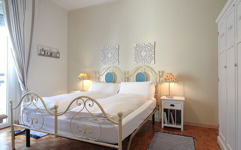 Catullo 18 Apartment, Garda Lake, Jacuzzi, Fitness: Mobilia, Proprietà, Comfort, Prodotto, Telaio Del Letto, Legna, Tessile, Interior Design, Architettura, Pavimentazione