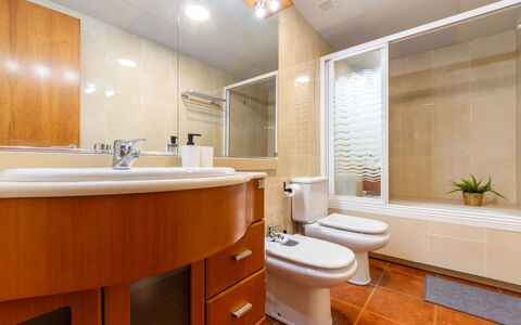 Cal 5Inc: Specchio, Idraulico Fixture, Rubinetto, Lavello, Proprietà, Lavandino Del Bagno, Bagno, Costruzione, Gabinetto, Interior Design