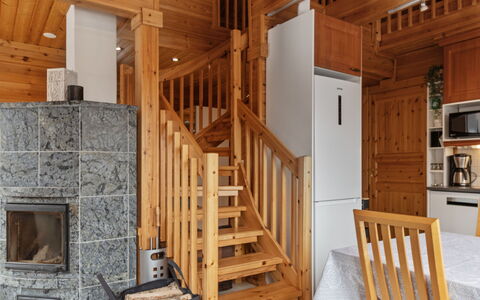 Tintin Mökki: Mobilia, Interior Design, Pavimentazione, Pavimento, Tavolo, Soffitto, Cucina & Sala Da Pranzo Tavolo, Illuminazione, Sedia, Casa