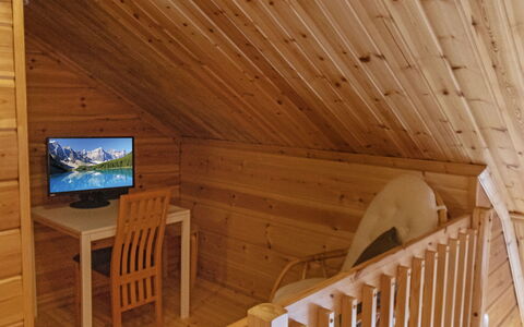 Tintin Mökki: Mobilia, Interior Design, Pavimentazione, Pavimento, Tavolo, Soffitto, Cucina & Sala Da Pranzo Tavolo, Illuminazione, Sedia, Casa