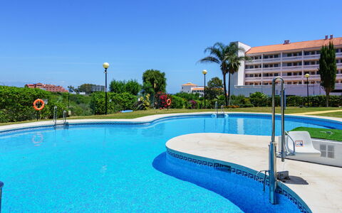 Aldea Hills: Acqua, Cielo, Piscina, Costruzione, Pianta, Azzurro, Albero, Mobili Da Esterno, Aqua, Shade