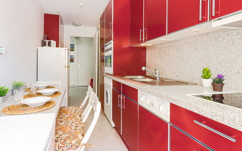 L'Antonia: Cabinetry, Controsoffitto, Proprietà, Costruzione, Cucina, Arancia, Interior Design, Architettura, Pavimento, Cassetto