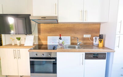 Lucius 2 112.2: Cabinetry, Controsoffitto, Lavandino Della Cucina, Rubinetto, Lavello, Cucina Stufa, Elettrodomestico Da Cucina, Legna, Costruzione, Cucina
