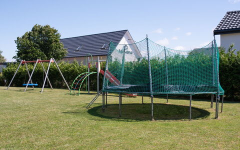 Nemo: Netto, Ricreazione, Attrezzatura Giochi All'Aperto, Tempo Libero, Prato, Parco, Shade, Giardino, Cortile, Terreno Di Gioco