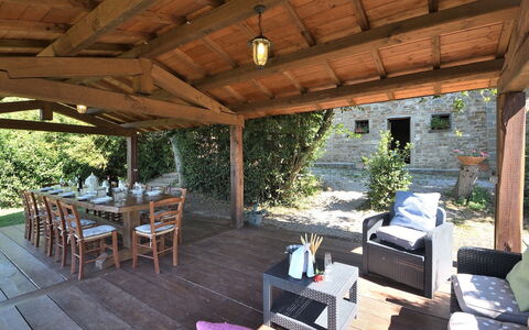 Villa Sette Ponti Levante: Pianta, Proprietà, Mobilia, Tavolo, Shade, Architettura, Legna, Sedia, Villetta, Albero