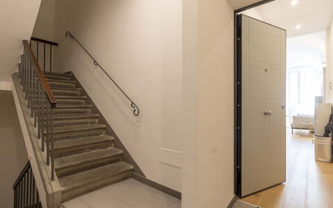 Atelier la Scala: Costruzione, Legna, Casa, Pavimentazione, Le Scale, Sala, Immobiliare, Porta, Latifoglie
