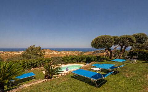 Villa Acquaro, Santa Caterina Dello Ionio, Pool, A: Blu, Arbusto, Paesaggio, Piscina, Ricorrere, Mobili Da Esterno, Giardino, Landscaping, Shade, Eco Hotel