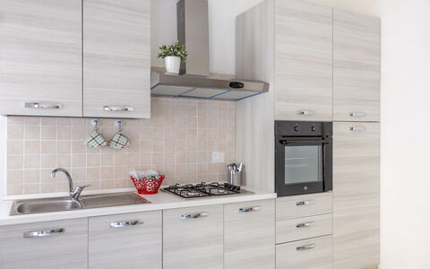 Maison Loreto: Cabinetry, Controsoffitto, Proprietà, Mobilia, Costruzione, Rubinetto, Lavandino Della Cucina, Lavello, Elettrodomestico Da Cucina, Cucina