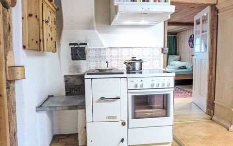 Chalet Heidi: Cabinetry, Proprietà, Controsoffitto, Elettrodomestico Da Cucina, Cucina Stufa, Cucina, Costruzione, Legna, Elettrodomestico, Interior Design