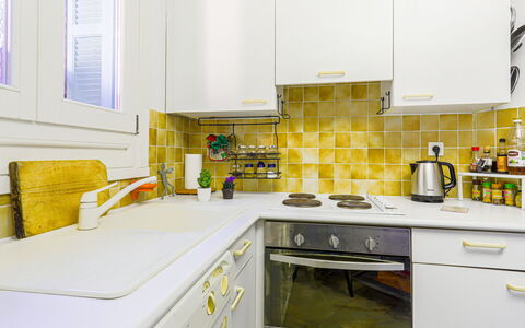 Le Palais Foch: Cabinetry, Lavandino Della Cucina, Controsoffitto, Rubinetto, Lavello, Costruzione, Cucina Stufa, Cucina, Elettrodomestico Da Cucina, Piano Cottura
